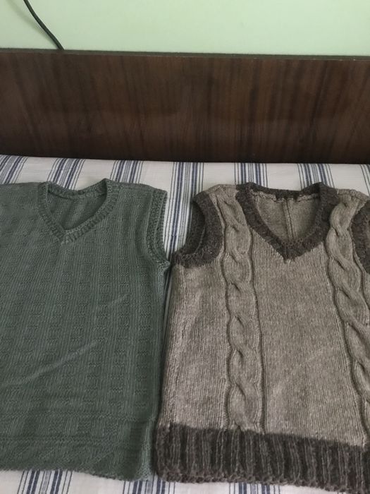 Домашно изплетени половери и елеци.