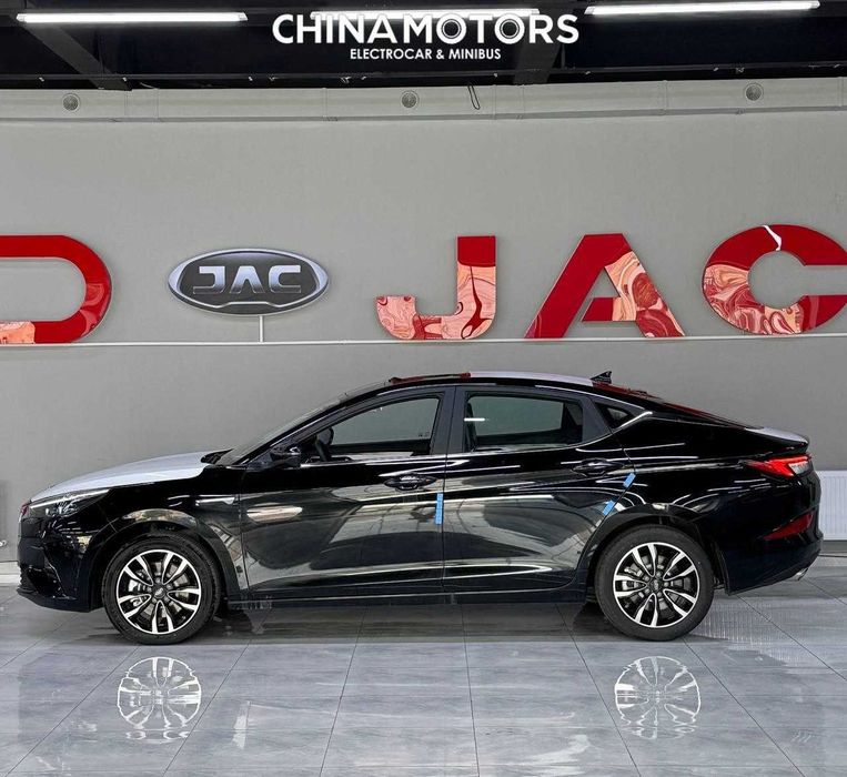 JAC J7 Енгил автомобил