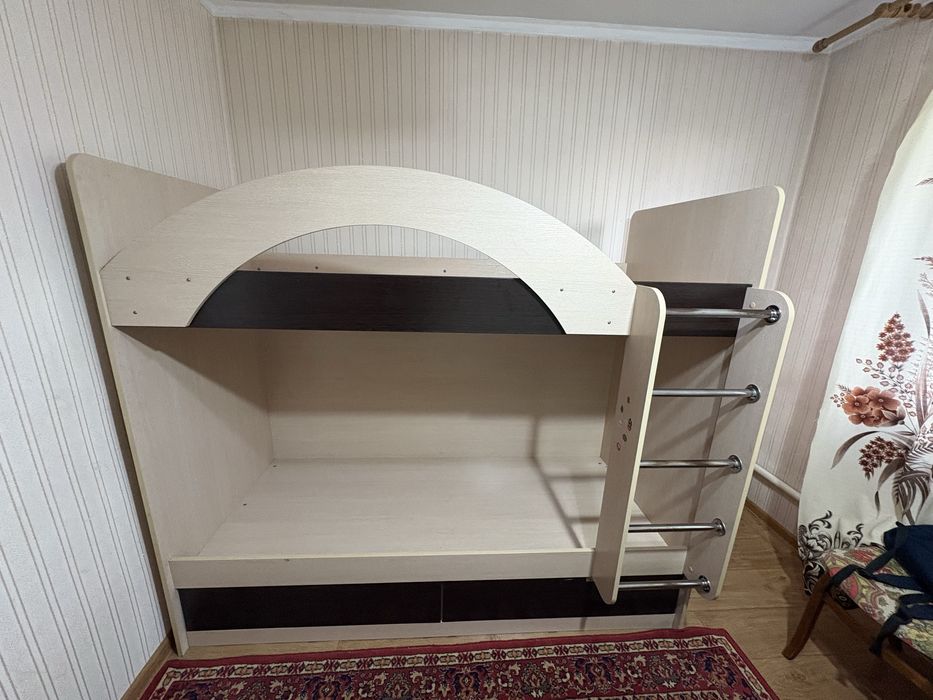 Кровать двухярусная