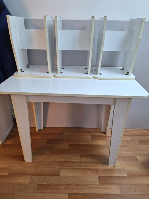 Продам стол ,без стульев