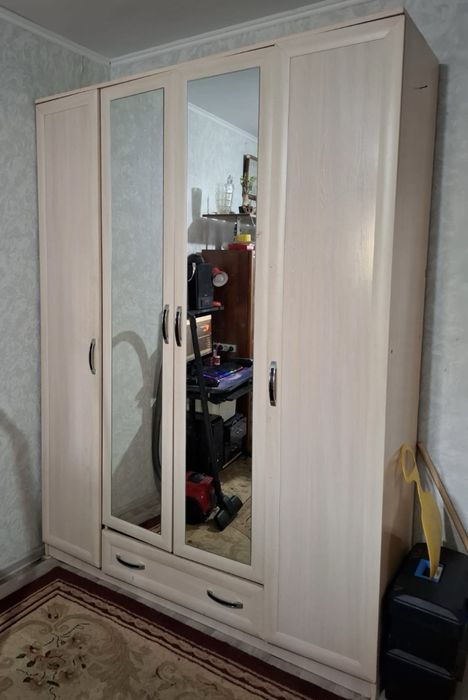 Продаю шкаф в хорошем состоянии.