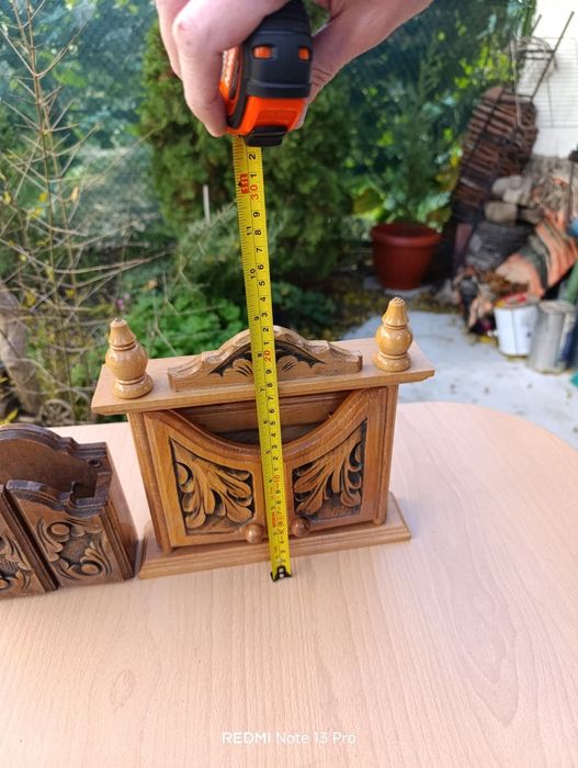 Малки дървени шкафчета