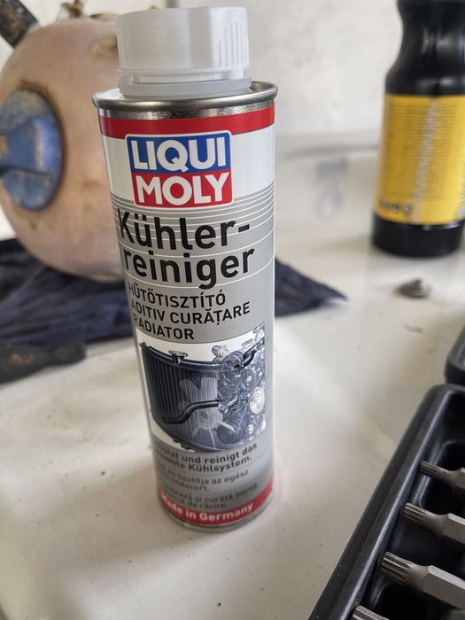 Vând ulei uzat de la auto