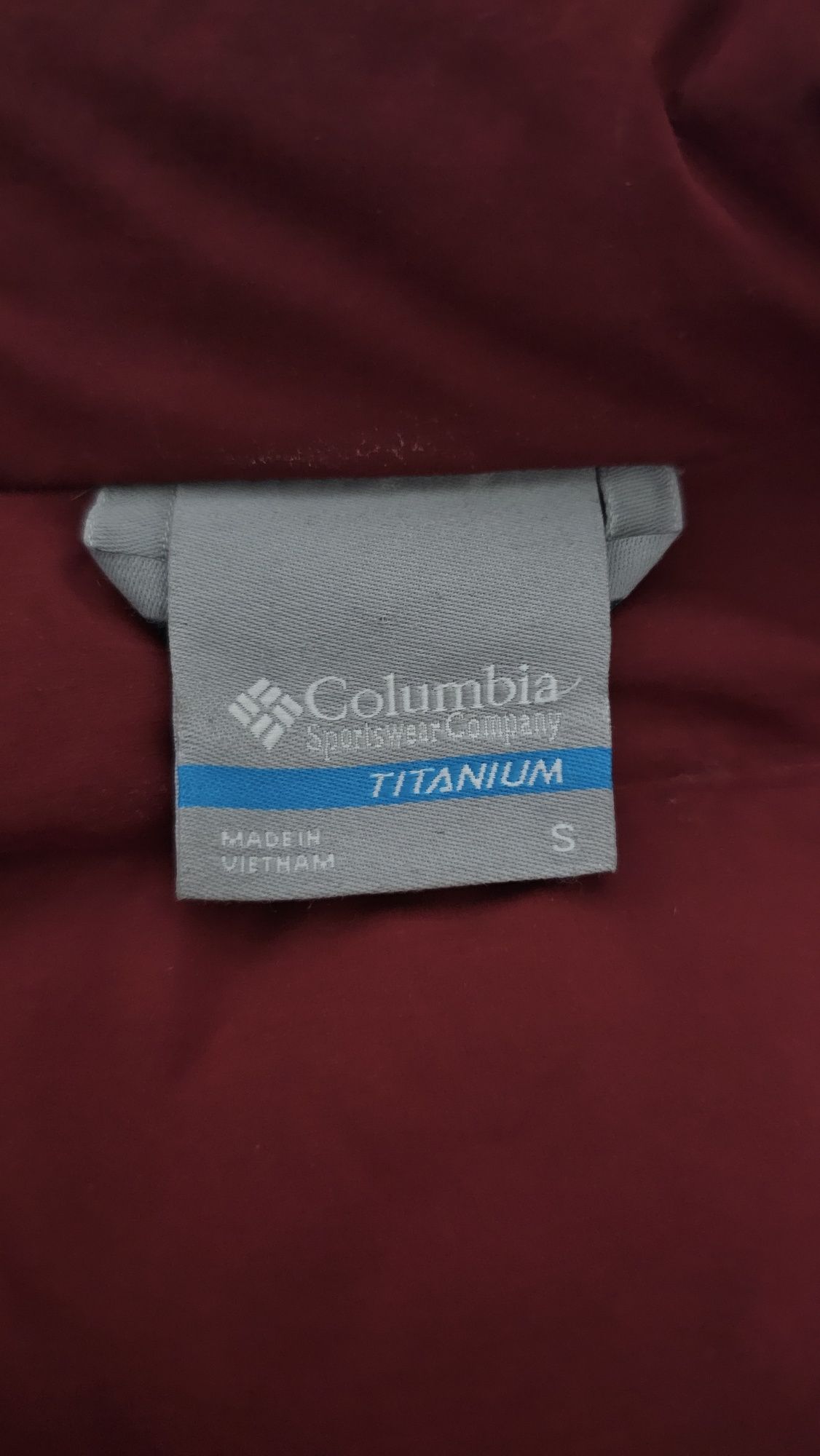 Куртка осенняя. Columbia titanium. 46 размер. C.