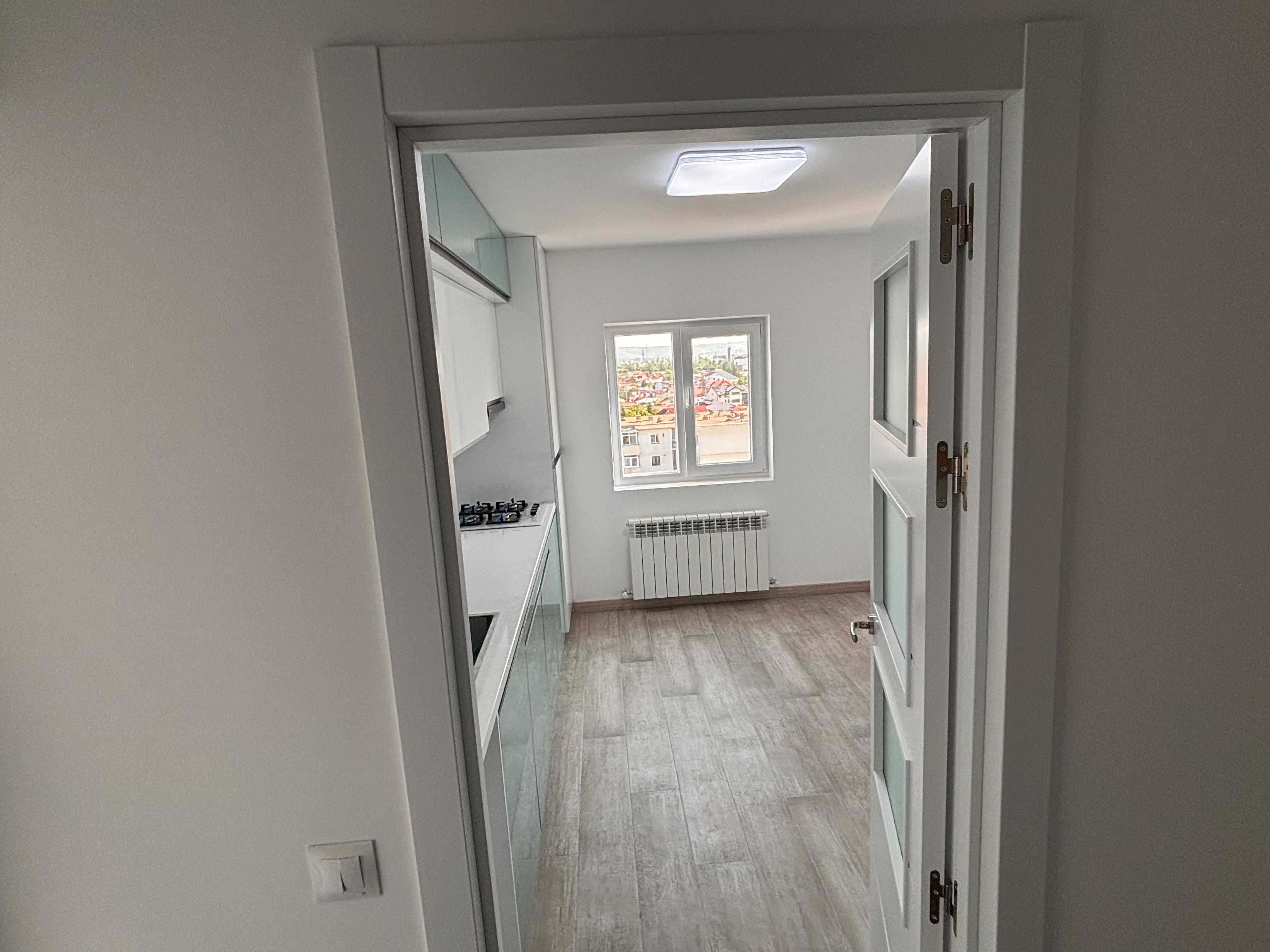 Apartament cu 3 camere, 2 bai, 2 balcoane, decomandat, complet renovat