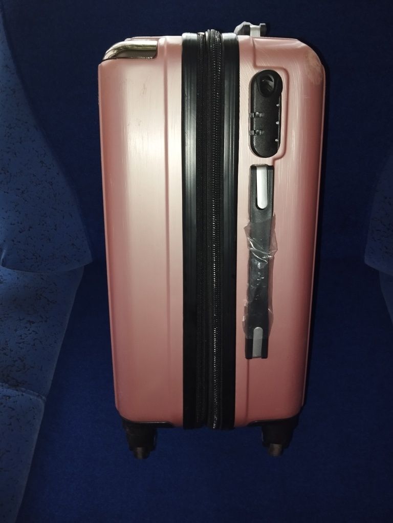 Продам чемодан для ручной клади