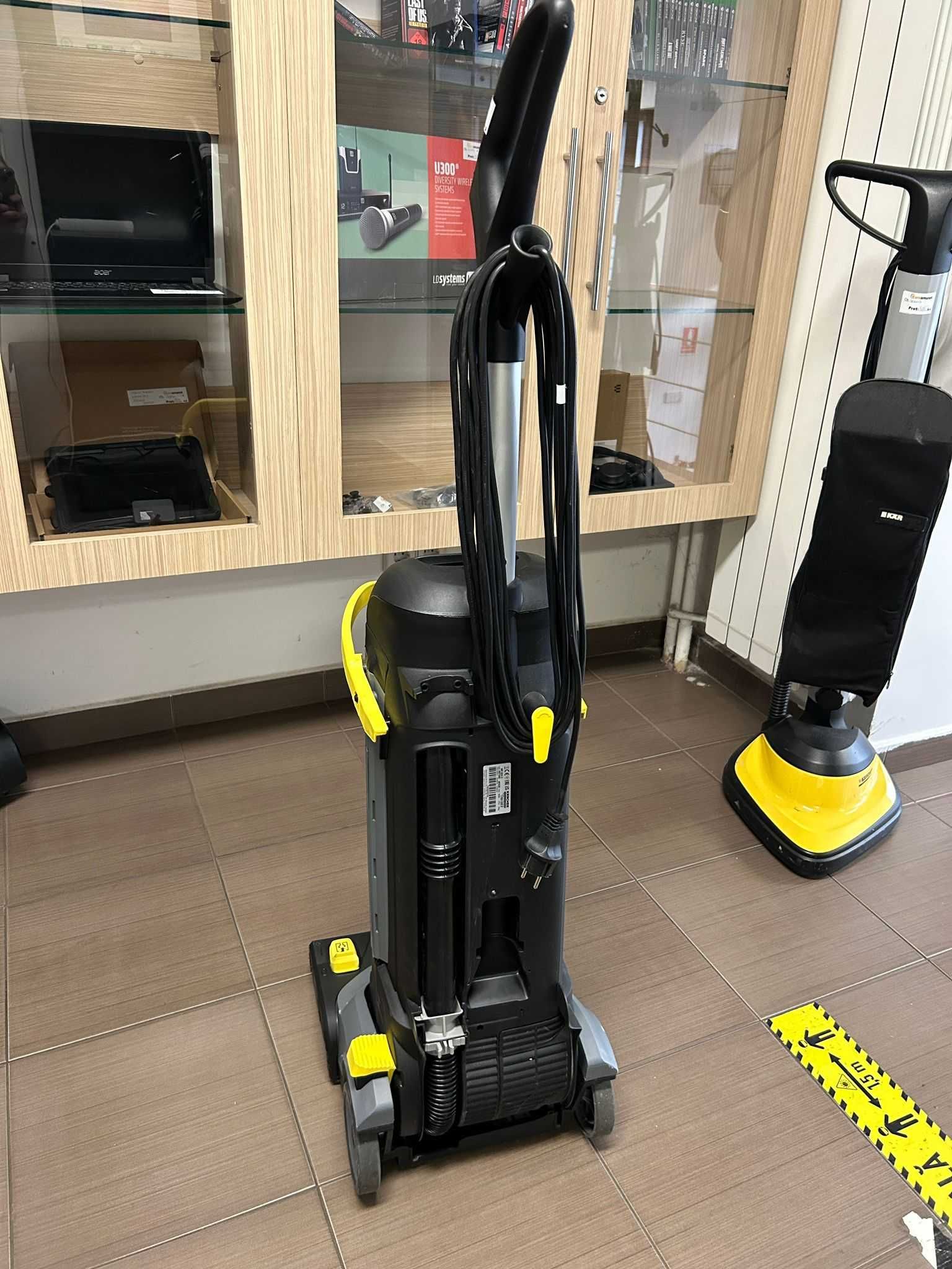 Masina de frecat-aspirat Karcher BR 30 4 C