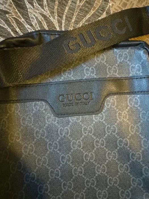 луксозна мъжка кожена чантичка GUCCI