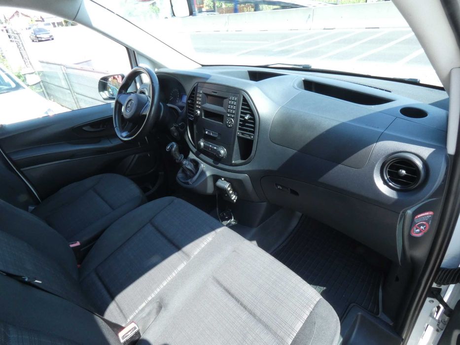 Mercedes Vito mixt 6 locuri + spatiu de marfa