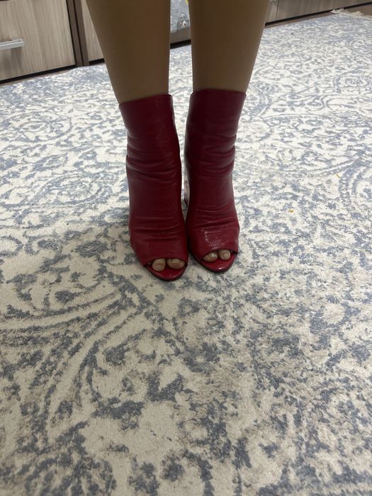 Продаю женские ботиночки