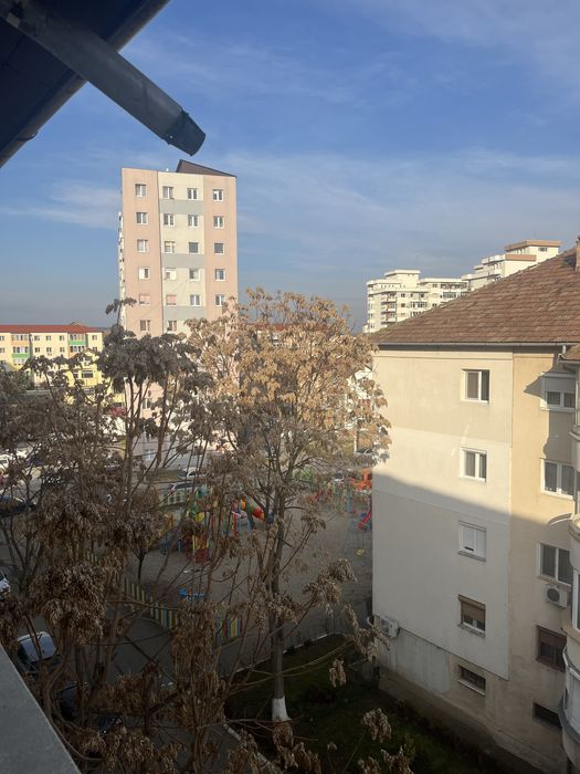 Vand apartament 2 camere zona Cetate