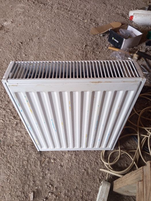 Продам радиатор отопления панельный  маленький