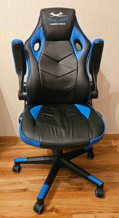 Въртящ се геймърски стол