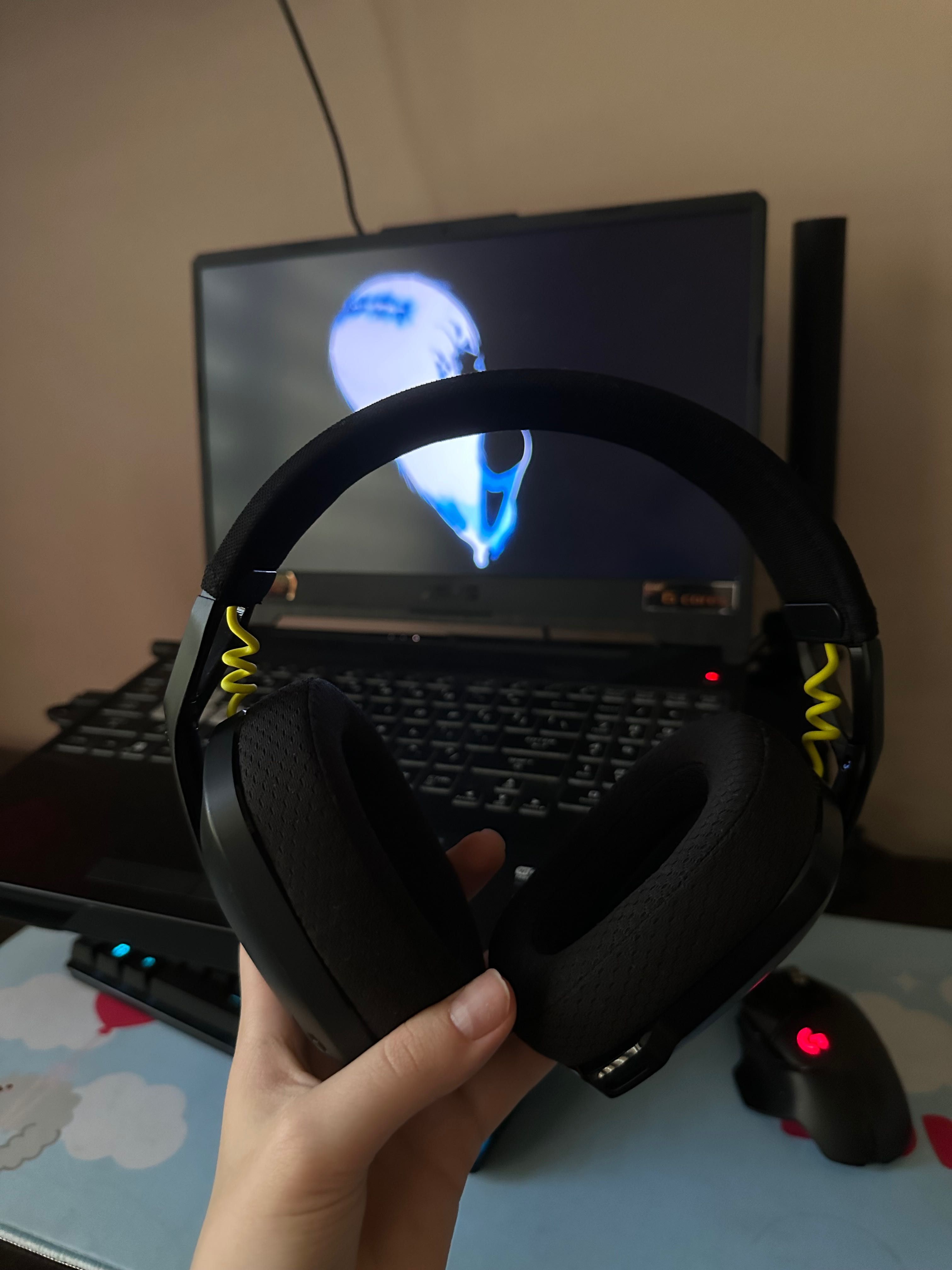 Продавам слушалки Logitech G435 като НОВИ
