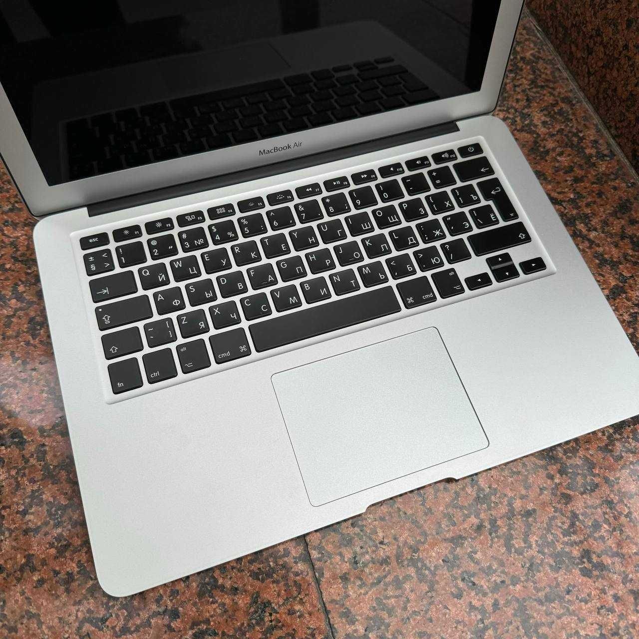 Ноутбук MacBook Air 13  2017 / SSD 128GB\ Lombard