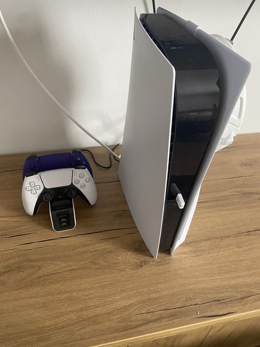 Pachet Playstation 5, 2 controllere, statie incarcare, casti wireless