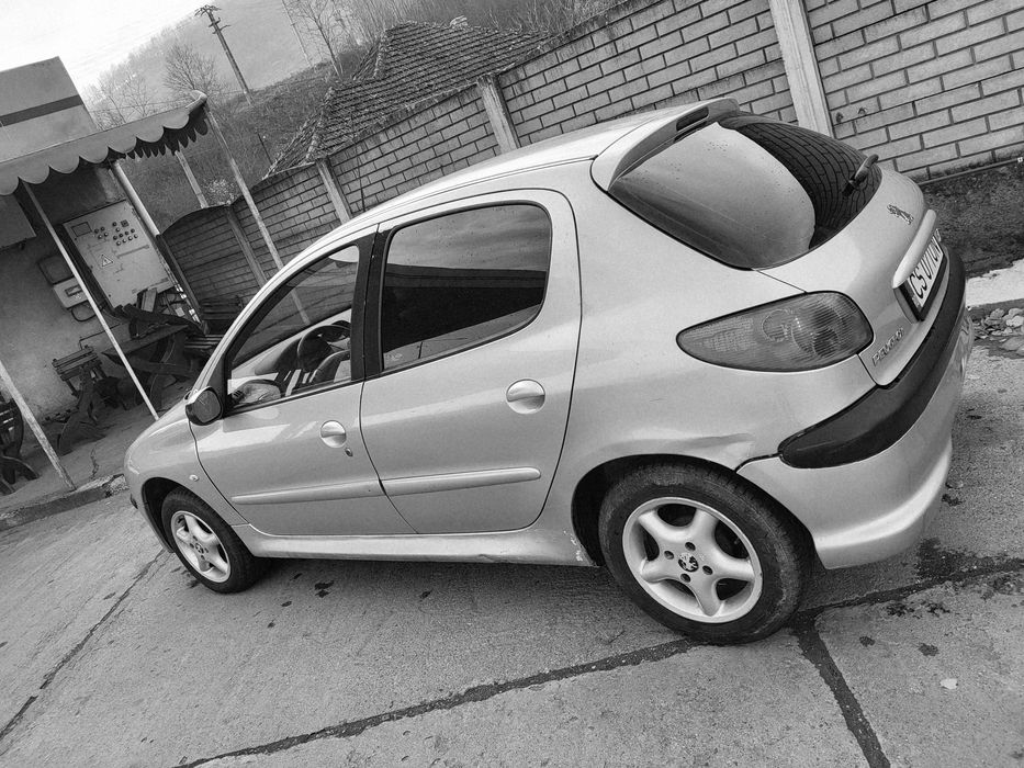 Pegeout 206 Hatchback