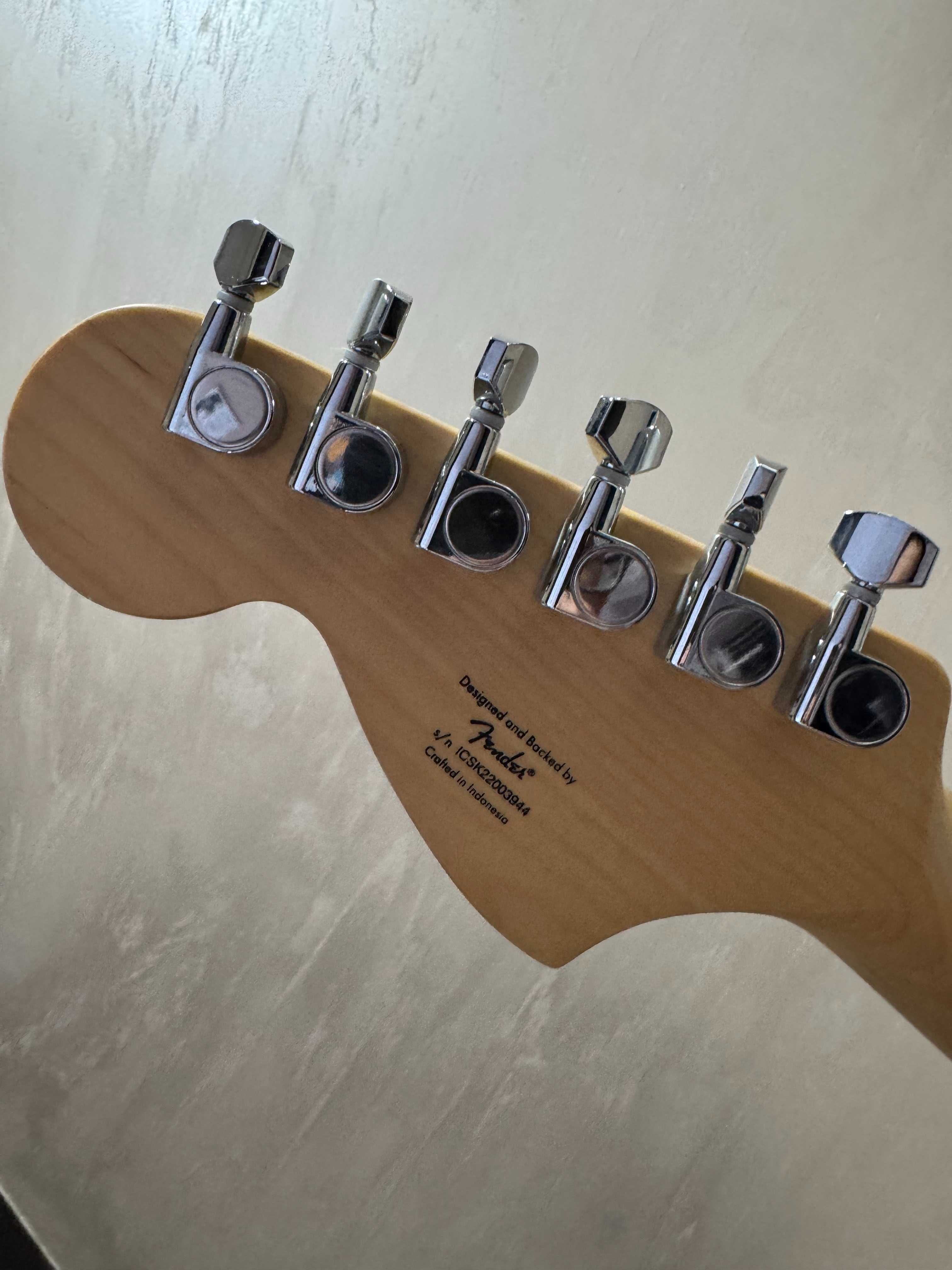 Комплект електрическа китара Squier Affinity + Fender усилвател