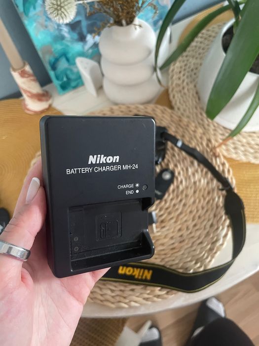 Nikon D3200, 24.2MP + Обектив 18-55мм + аксесоари