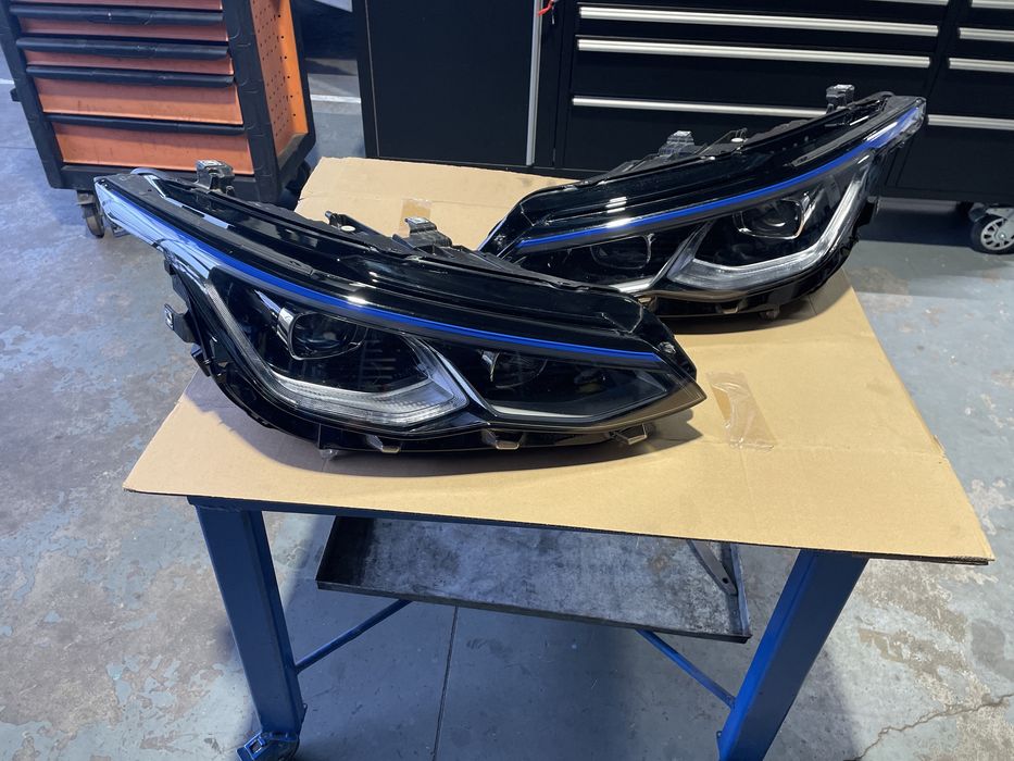 Far led stanga si dreapta  Golf 8 R line