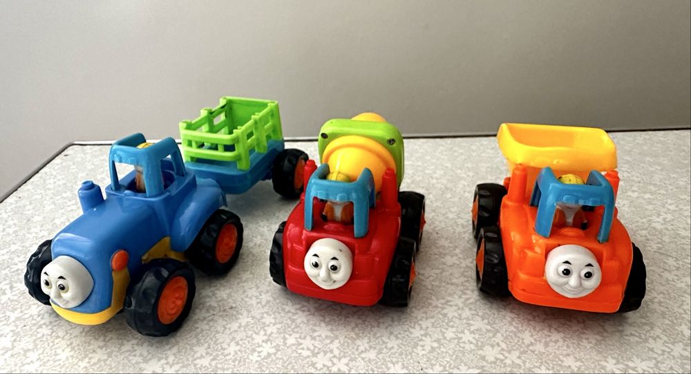 Машинки разные, игрушки