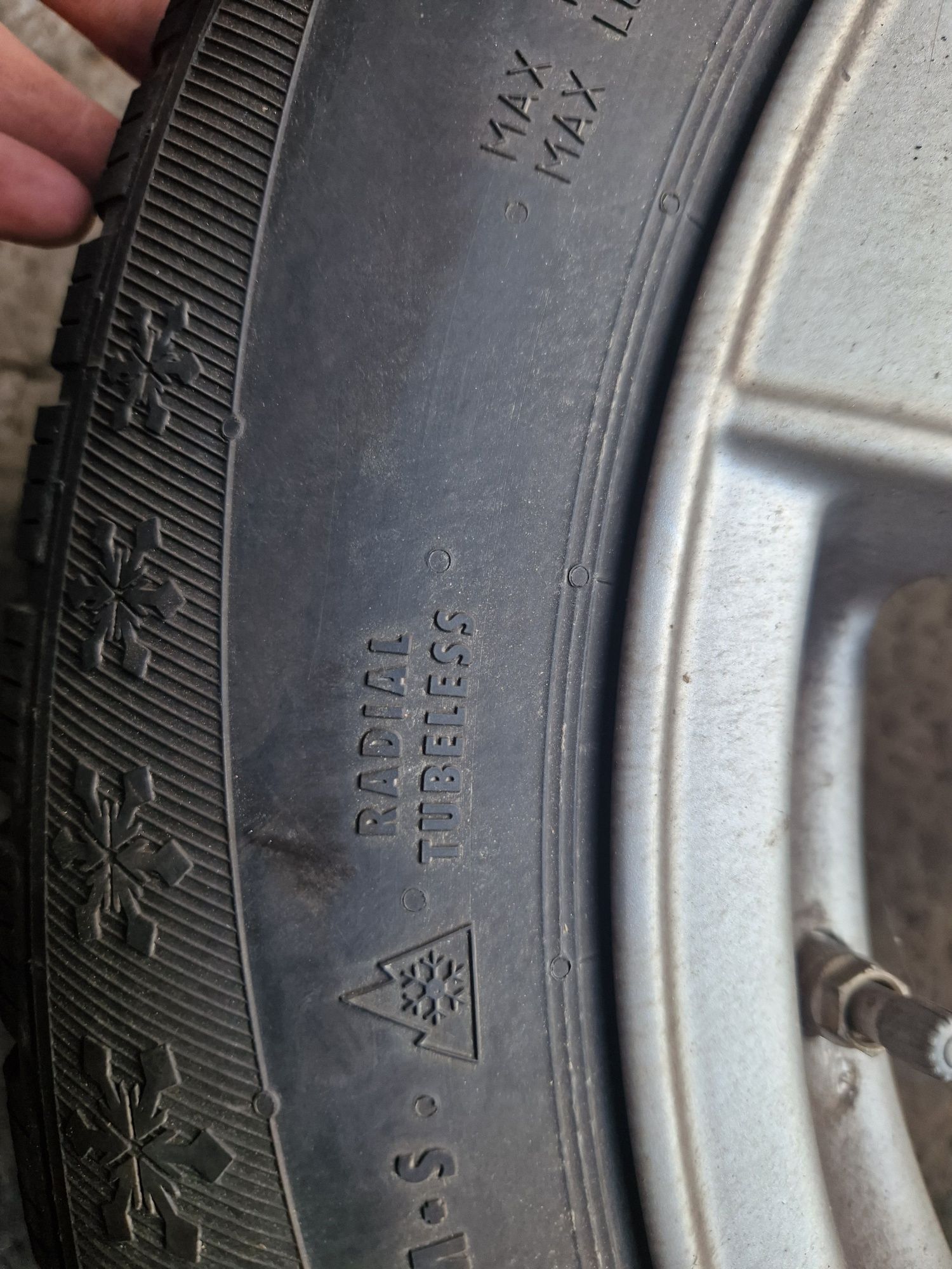 Jante R17 cu cauciucuri de iarnă