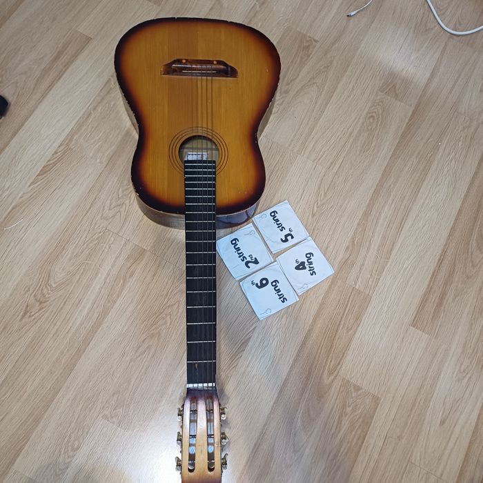 Продам классическую гитару
