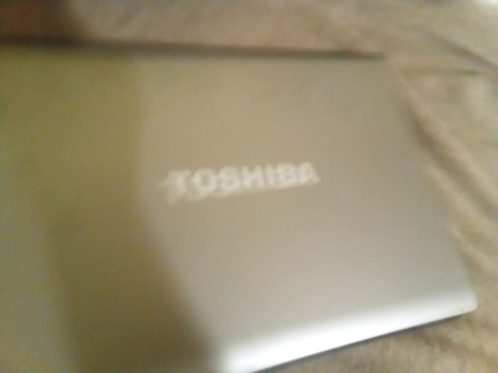 Vând laptop Toshiba pentru piese de schimb
