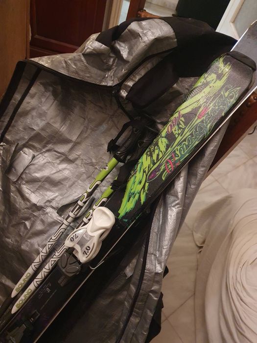 Vând echipament complet de ski, folosit odata