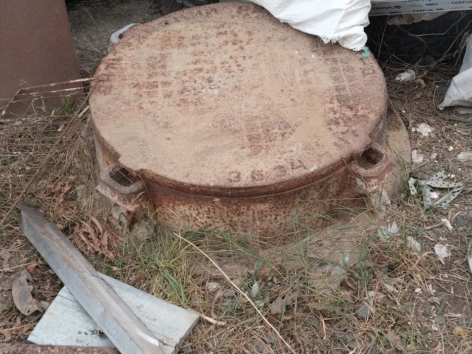 Люк канализационный