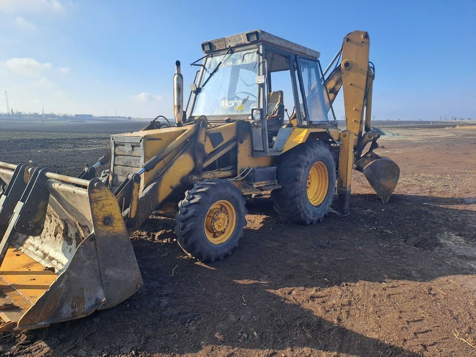 Buldoexcavator de inchiriat Basculanta 10 T  de inchiriat