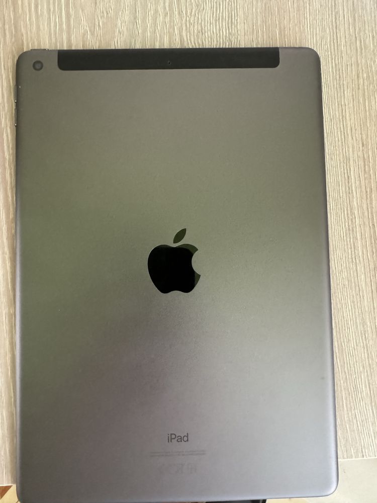 Продам планшет IPad 8 поколения