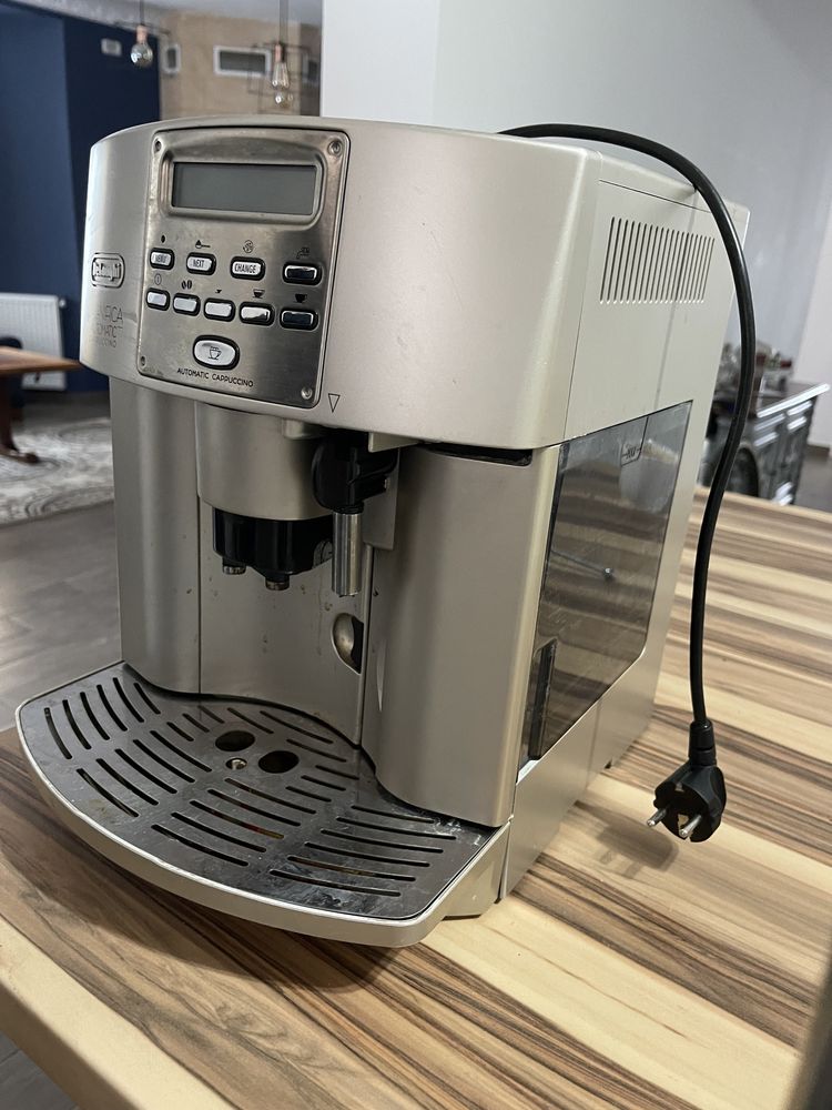 Aparat cafea Delonghi