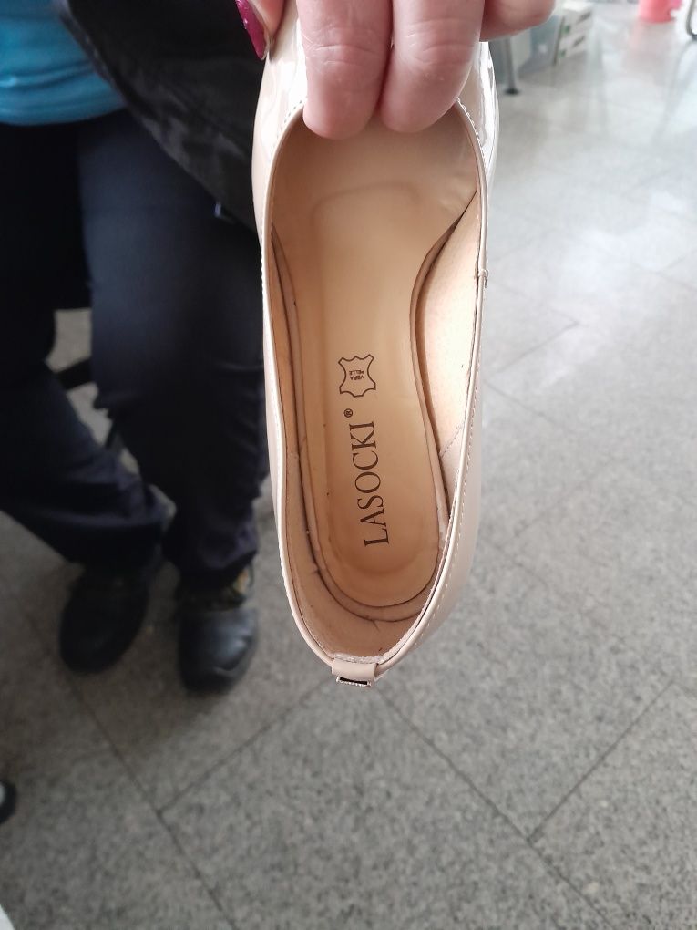 Pantofii de dama