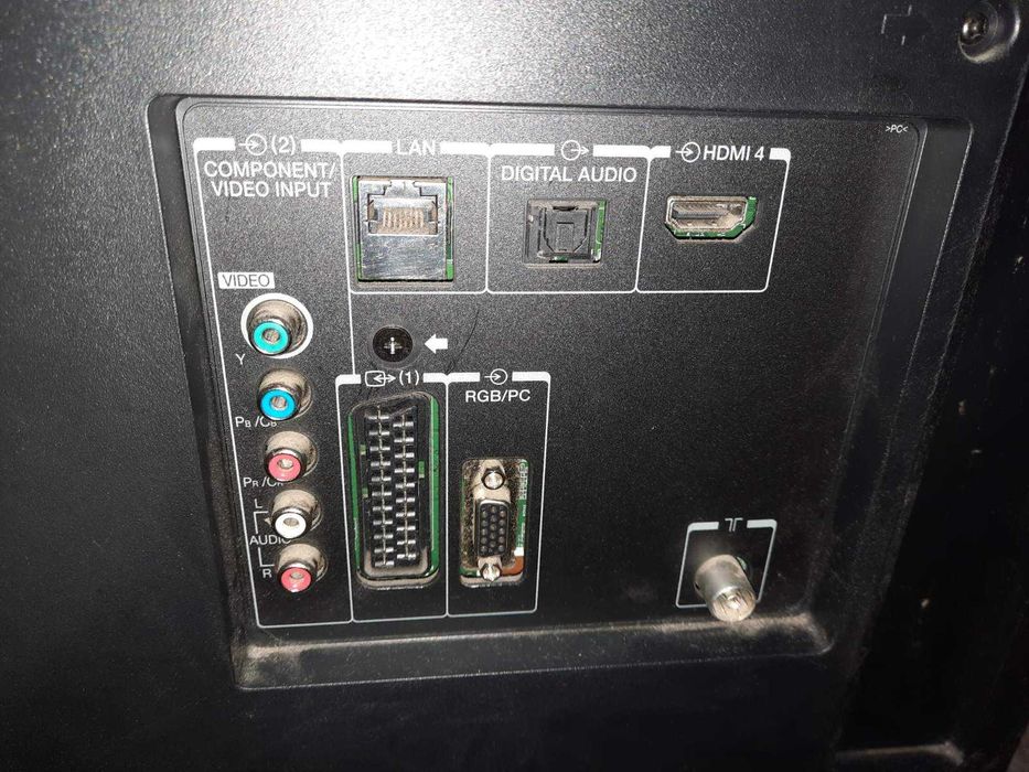 Продава се телевизор Toshiba 50L4333 в отлично състояние с Full HD...