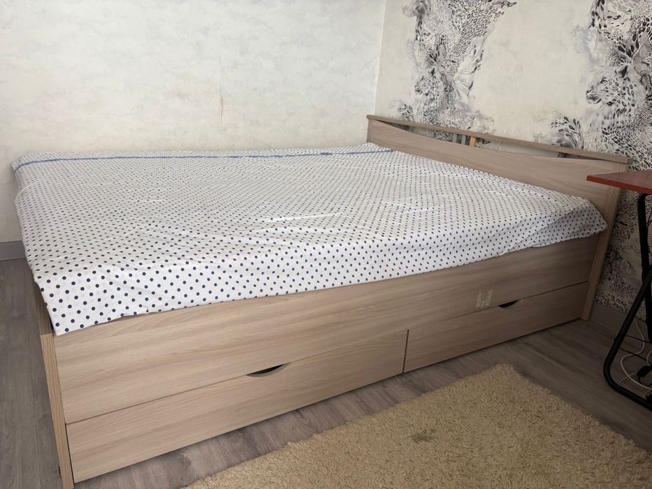 Продам кровать бу с полками для хранения