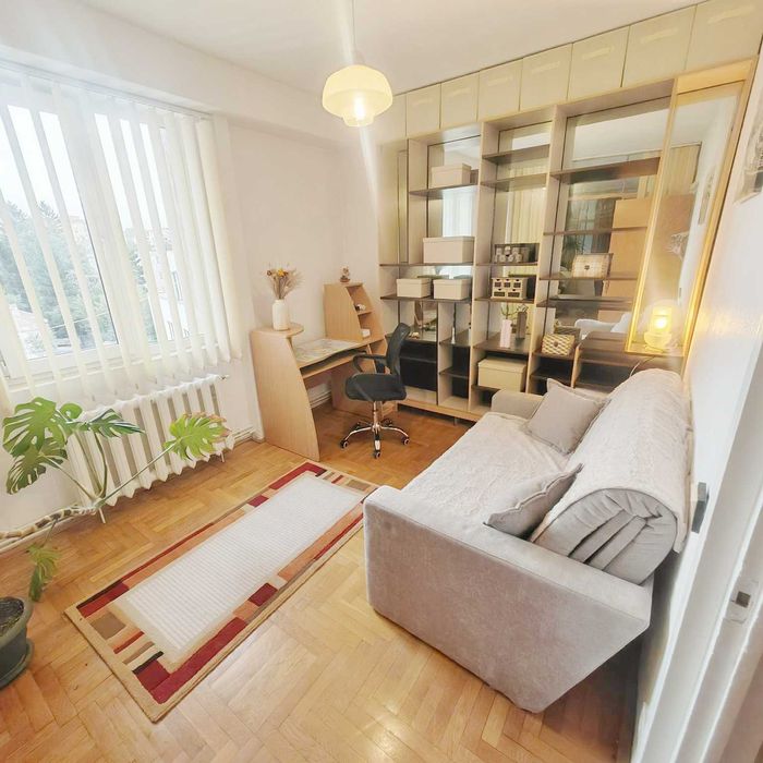 Inchiriez apartament cu 4 camere Centrul Civic Brasov