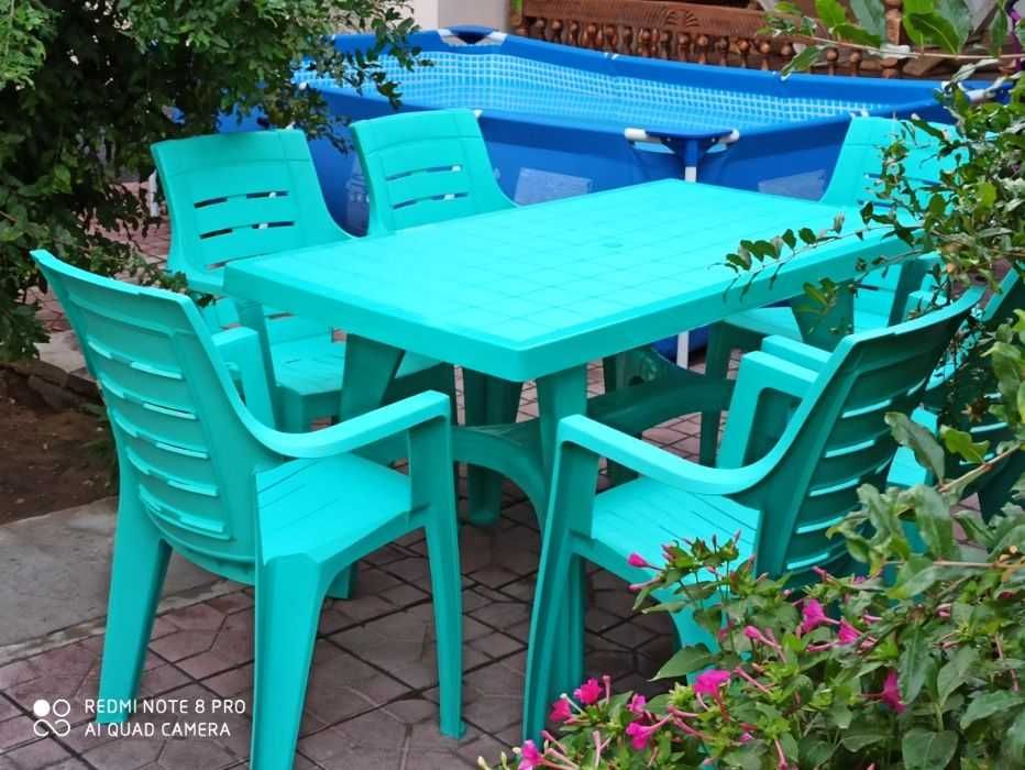 Качественные столы со стульями в разных цветах