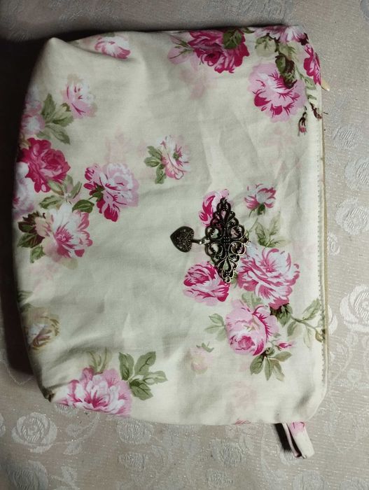 Косметичка цветочная.