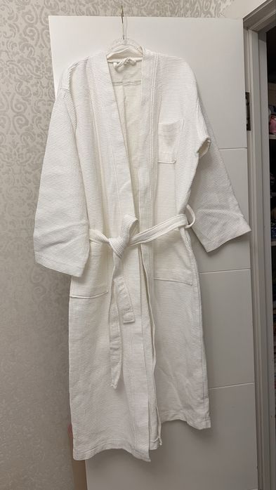 Продам вафельные халаты 2 шт отельные