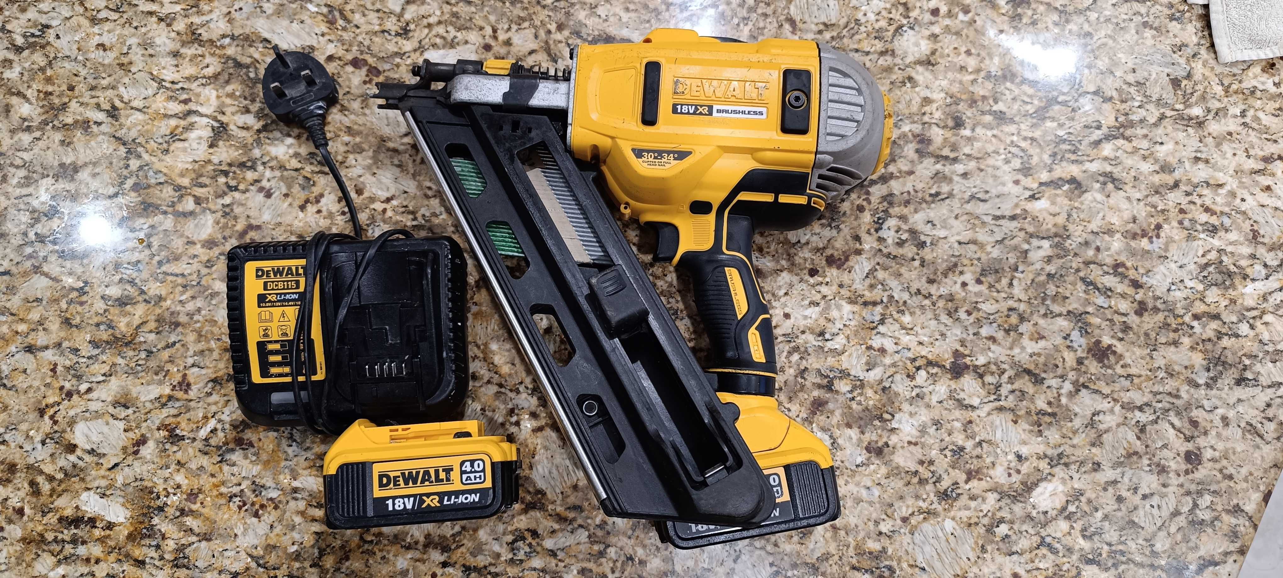 Такер Dewalt DCN692