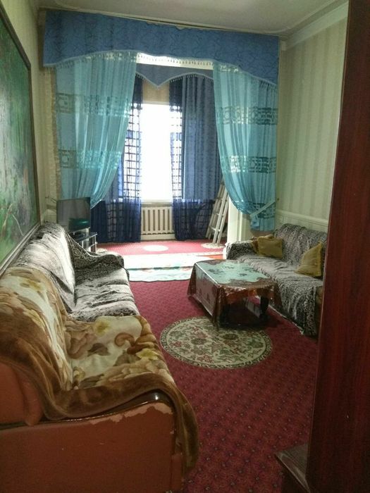 Чиланзар 2 квартал  2 ком  высокопотолочка