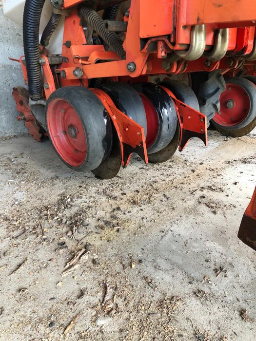 Semănătoare pentru porumb și grâu