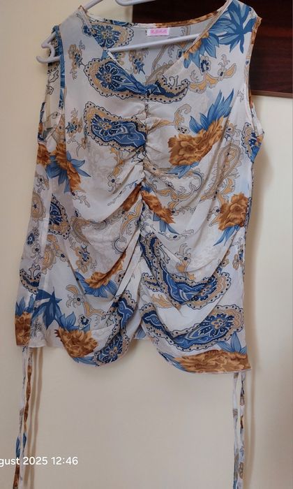 Vând costum de damă