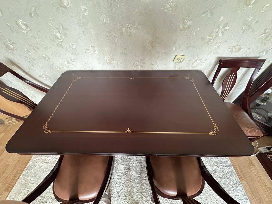 Стол и 6 стульев