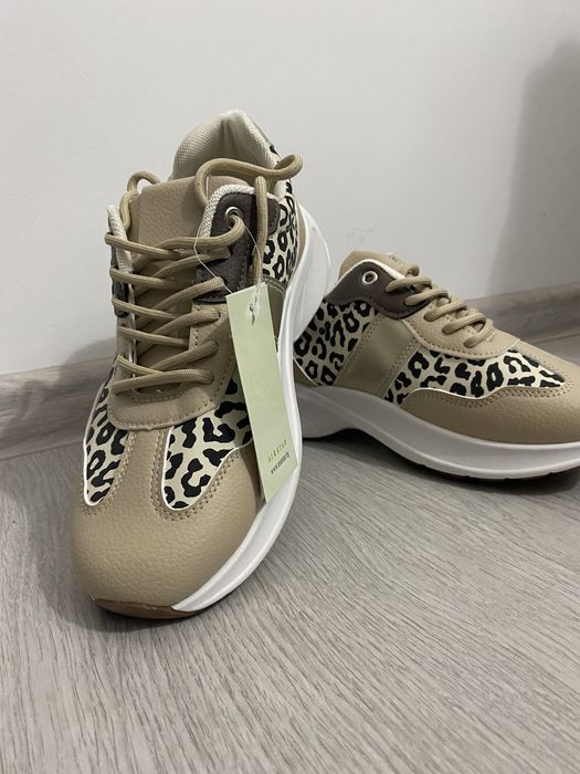 Дамски   сникърси