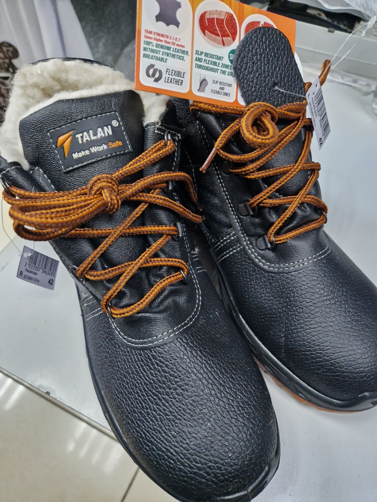 Продам НОВЫЕ зимние рабочие ботинки.
