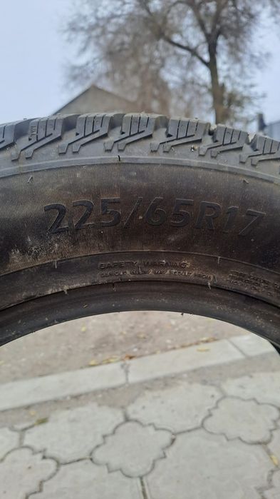 Зимние шины почти новые