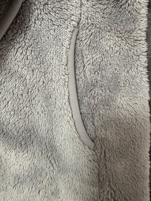 Hanorac călduros cu glugă. 
Pentru fetițe de 6 ani.