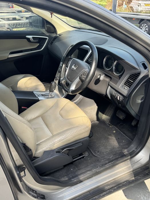Dezmembrez Volvo xc 60 2.4d 2011